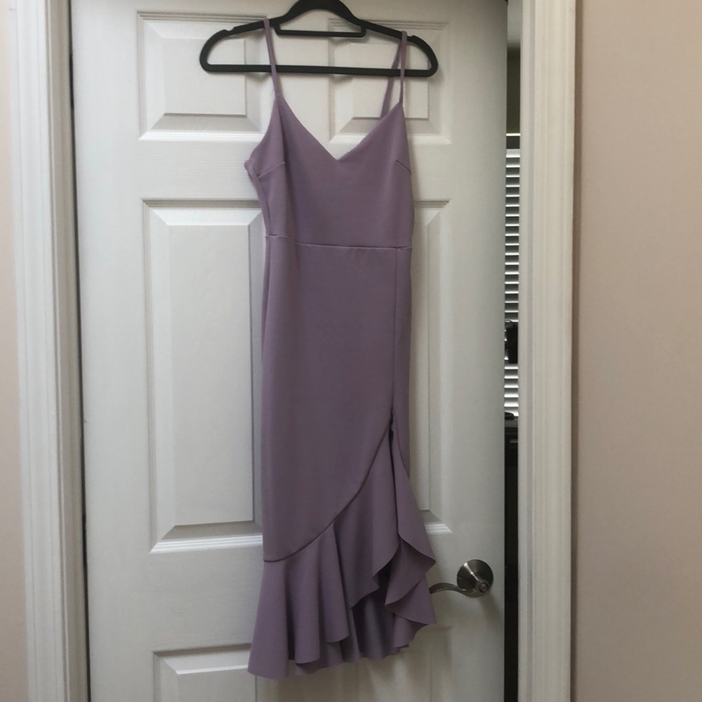 Boohoo lavender dress w/ ruffle detail 💜 size 4